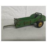 1/16 John Deere spreader with a short lever