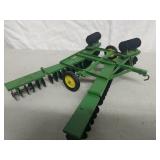 1/16 John Deere fold up disc with plastic disc