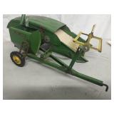 1/16 John Deere pull-type combine with curtain