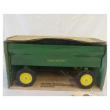 John Deere 1/16 scale wagon in box