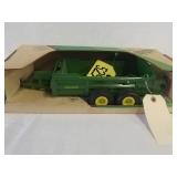 John Deere Hydra Push Spreader 1/16 scale