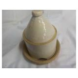 1 QT Pottery chicken waterer w/base