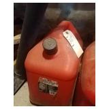 5 gallon gas can. Does have gas in them