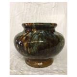 Majolica urn or vase 6 in tall. 8 diameter. 4 1/2