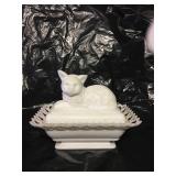 Cat cover dish Milk glass Blue Eyes are not