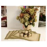 (4) placemats, (4) napkins and flower centerpiece