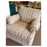 Broyhill chair. (Matches 354)