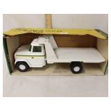 1/16th scale John Deere Tilt bed truck