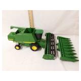 1/43 scale John Deere 9500 (2) head combine