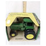 1/16th scale John Deere sound-Gard tractor