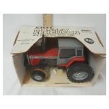 1/20th scale Massey Ferguson 670 tractor with cab