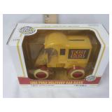 1/25 scale 1905 Ford New Holland delivery car