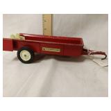 1/16th scale International manure spreader