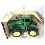 1/16th scale John Deere 4 wheel drive tractor