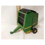 1/16th scale John Deere round bailer