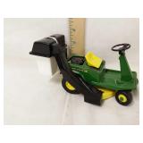 1/16th scale John Deere riding lawn mower with