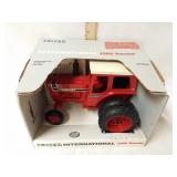 1/16th scale International 1566 special edition