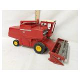 1/25th scale Massey Ferguson 760 combine