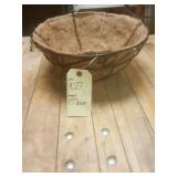 Metal Hanging Basket New basket and liner