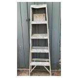 Aluminum painters ladder, 57 in tall