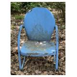 Vintage blue metal shellback lawn chair, 34
