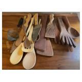 13 Wooden cooking utensils
