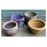 4 Outdoor flower pots. 2 have cracks. 9.5x9.5