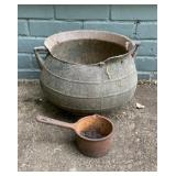 Antique cast iron cauldron 13x13x9 has issues.