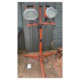 HDX Halogen Twin-Head Tripod Work Light, doesnï¿½t
