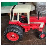 VTG 1:16 scale ERTL IH  1586 tractorr