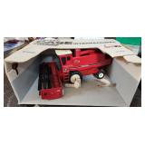 Ertl International Harvester  Combine #413 1/32