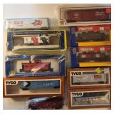 10 VTG Train Cars all NIB