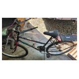 VTG Trek 750 Multitrack ATB Bicycle w Rear Rack