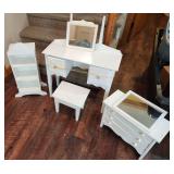 4 PCs Of VTG Doll House Furniture