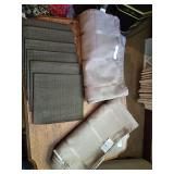 2 Neutral Tablecloths & 6 Placemats