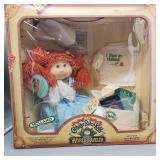 1985 WORLD TRAVELER CABBAGE PATH KIDS HOLLAND DOLL