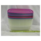 7 Rubbermaid Containers w/ Lids