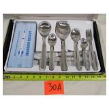 35 Pc Flatware Set New