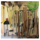 1 Wall Of Garden Lawn Tools Approx 30 Pieces 1 Wall Of Garden Lawn Tools Approx 30 Pieces