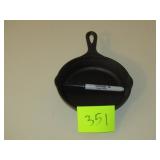 Cast Iron Cracker Barrel Pan 3 1/2" Dia Cast Iron Cracker Barrel Pan 3 1/2" Dia