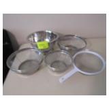 Colanders & Sieves Colanders & Sieves