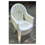 4 Resin Chairs 4 Resin Chairs