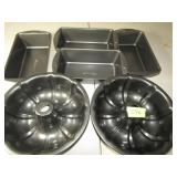 Bundt Pans & Loaf Pans Like New