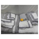Full Size Bed Linens w/ Comforter