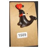 Seal brooch with a heart
