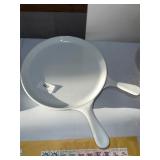 2 cordon bleu handled plates