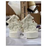 lot of 2 small figurines