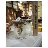 Royal albert old country roses vase pot