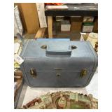 taperlite vintage blue train case