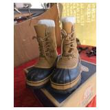 Hand crafted sorely natural rubber boot sze 7.0